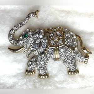 1970’s new vintage rhinestone brooch.